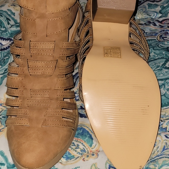 Rue21 etc. Size 8.5 wedge heels - Picture 2 of 5